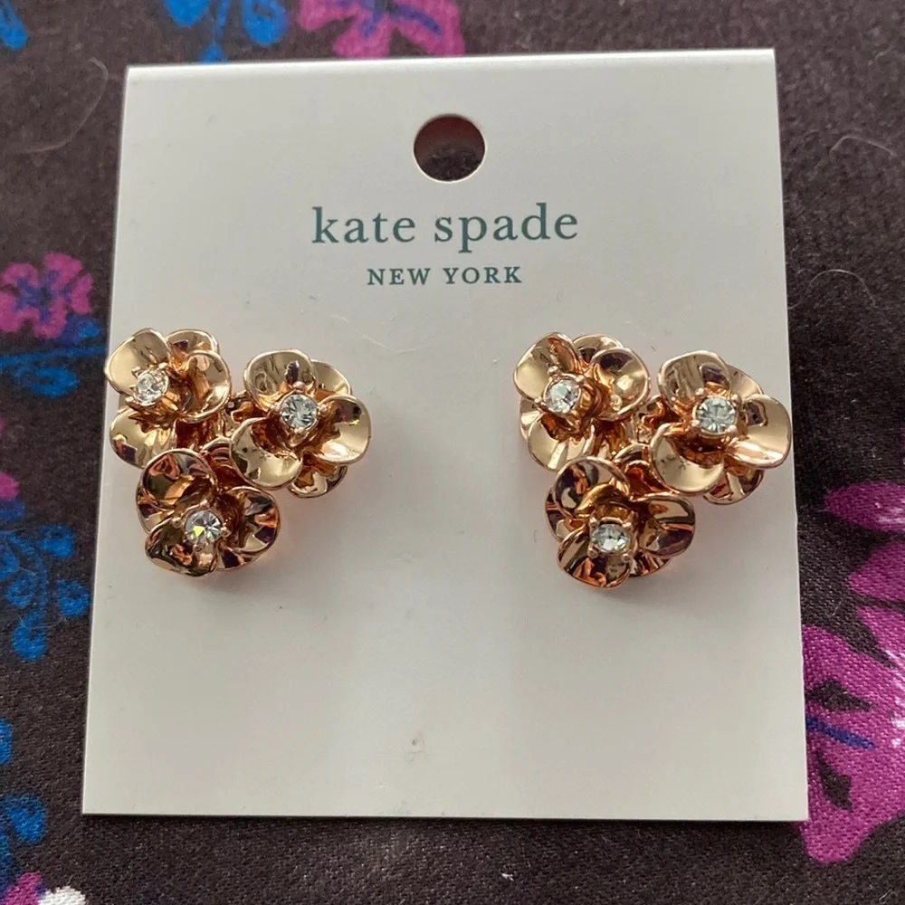 KATE SPADE floral pierced NWT GOLD AND GEM floral DESIGNER EARRINGS.